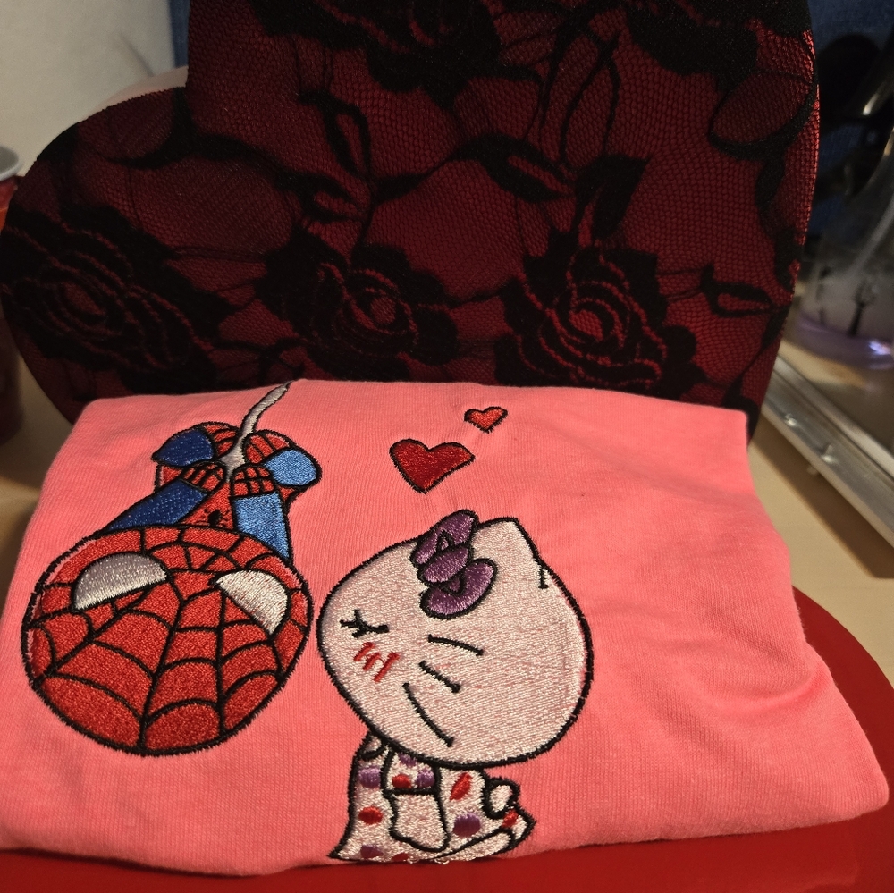 pink tshirt spiderman and Hello kitty kissing #spiderman#Hellokitty